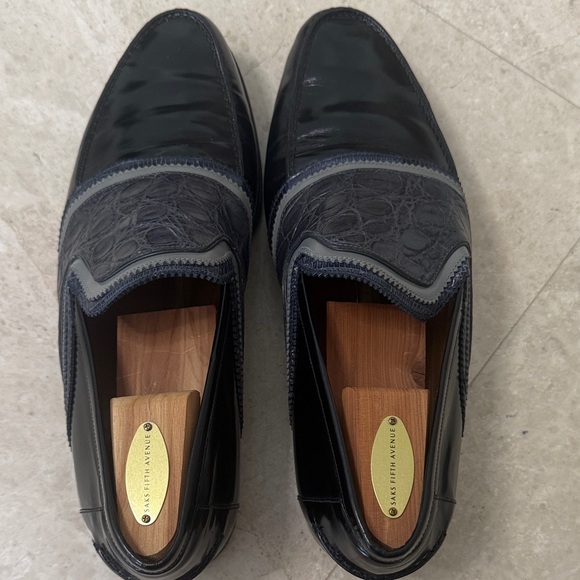 Gucci Black Leather Loafers with Textured Detail main image 4